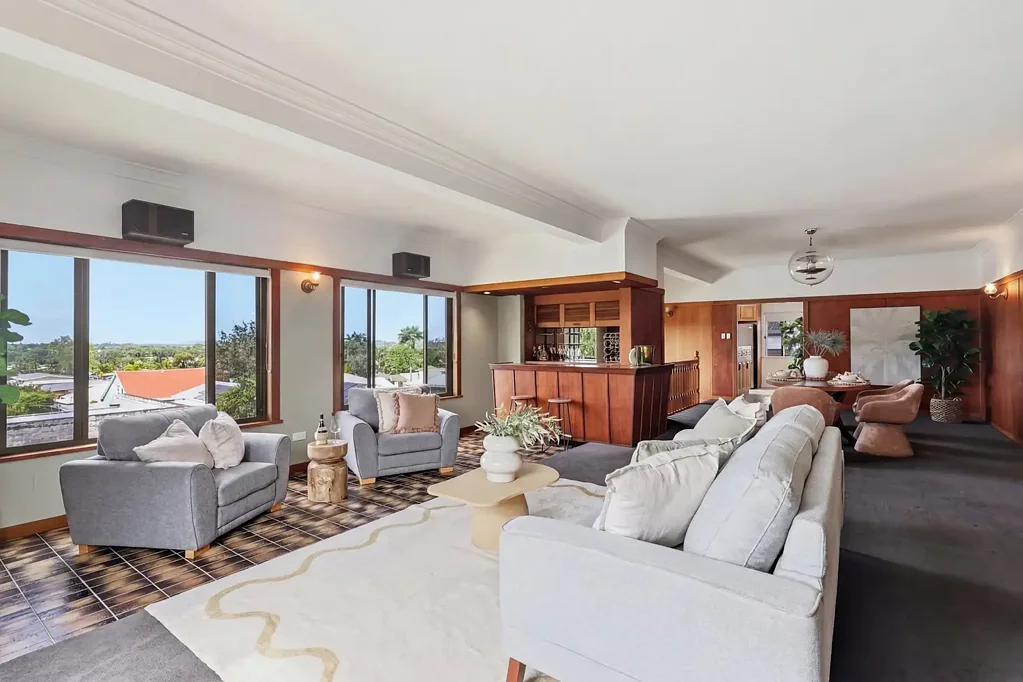 North Mackay 4 Bedroom A Landmark North Mackay Residence – Scale, Character & Unmatched Panoramic Views...