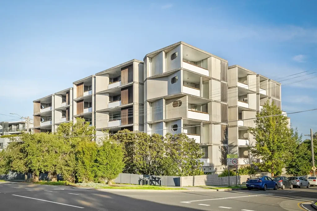 Architectural Apartment with Privacy and Convenience