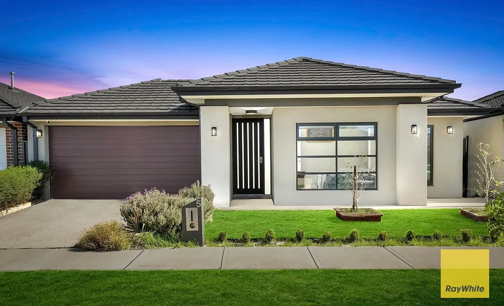 Truganina 4 Bedroom STYLISH AND ELEGANT FAMILY HOME!!