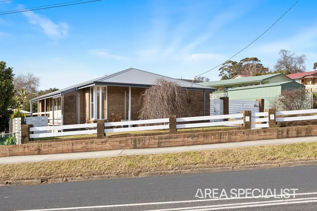 Korumburra 3 Bedroom The Brief: Stunning Mid-Century Modern Home