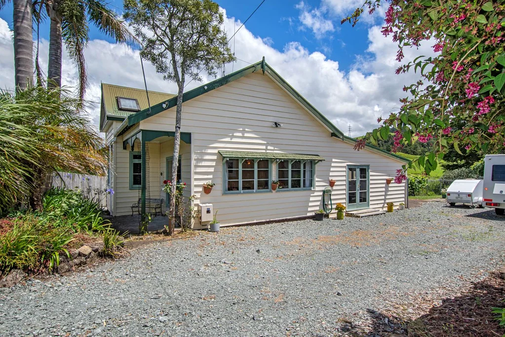 Whau Valley 3房  Charming Character Home in Sought-After Location