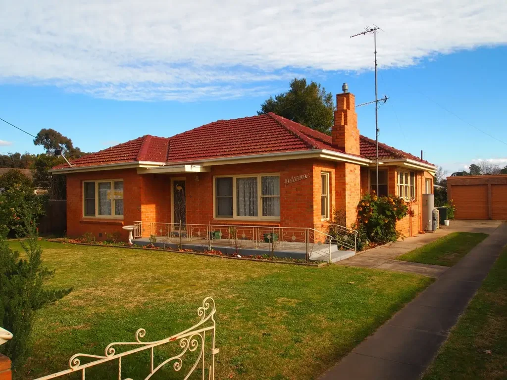 COMFORTABLE 3 BEDROOM HOME