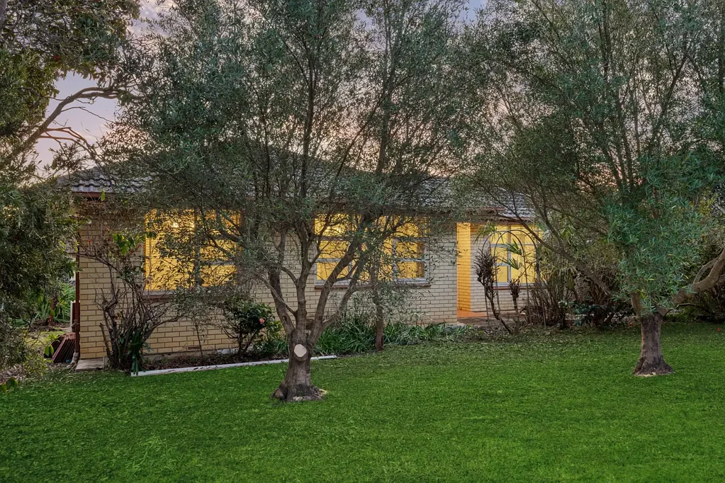 O'Halloran Hill 3房  Prime Renovation Or Development Opportunity In Top Family Locale