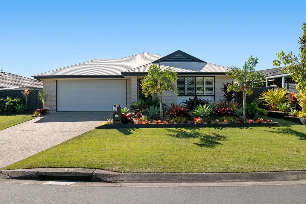 Currimundi 4Zimmer Contemporary Family Living in Sought-After Currimundi.