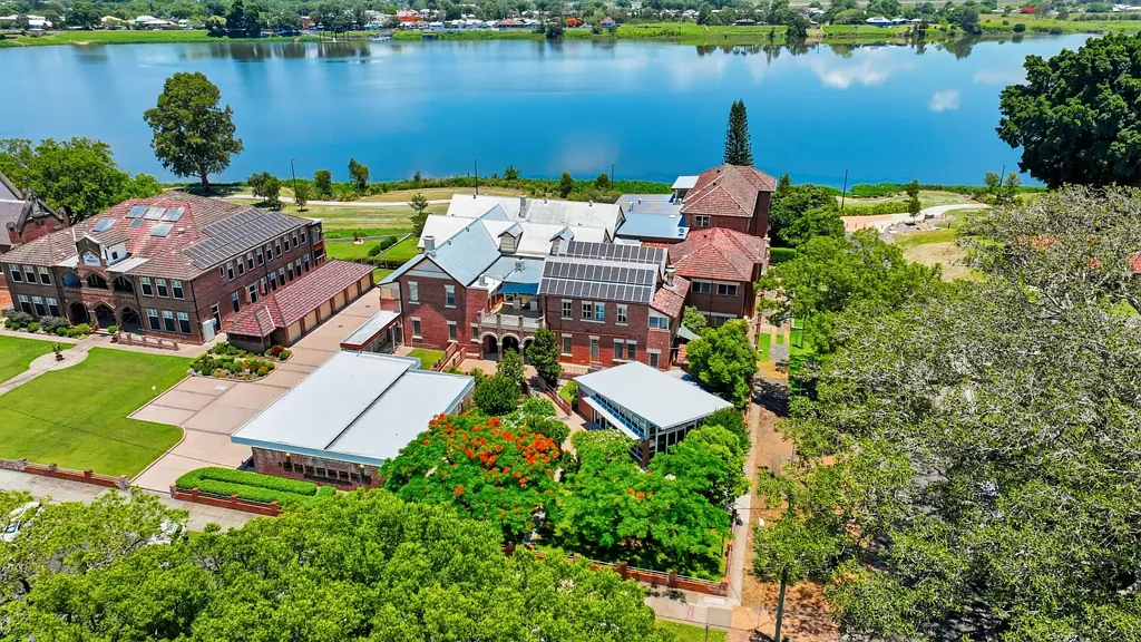 Grafton 24कमरा HISTORIC OFFERING WILL BE SOLD UNDER THE HAMMER