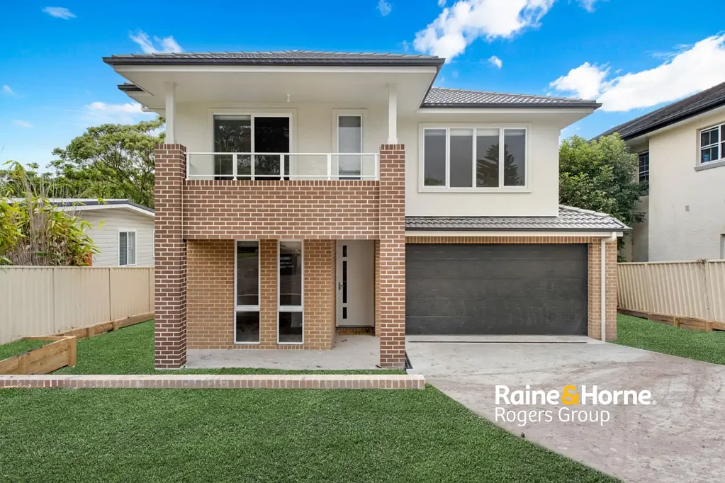 Stunning Coastal Living: 5-Bedroom Home in Noraville