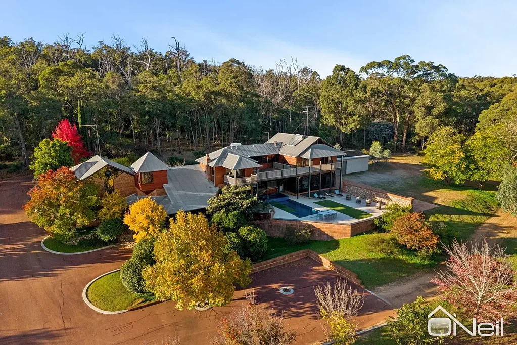 Karrakup 5房  STUNNING 30 ACRE ESTATE - LESS THAN 50 MINUTES FROM PERTH CBD