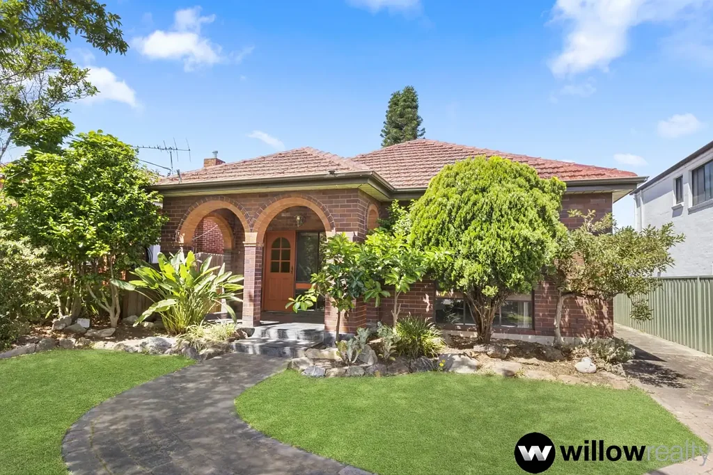 Renovated 3 Bedroom House with 1 Bathroom, 2 Car Lock Up Garage