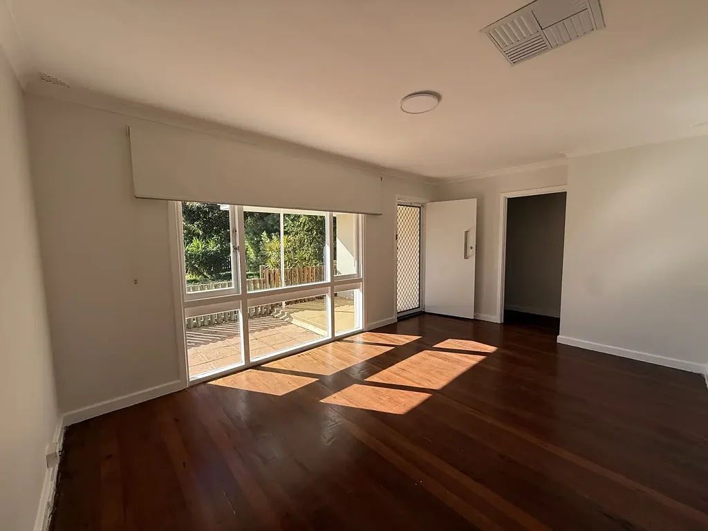 Charming 3-Bedroom Rental House in Kelmscott - Your Peaceful Retreat Awaits!