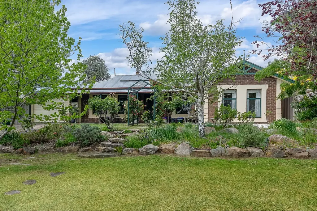 Mount Barker 3ਬੈੱਡਰੂਮ Neat and Tidy Home with 3 Accesses and Corner Allotment Appeal