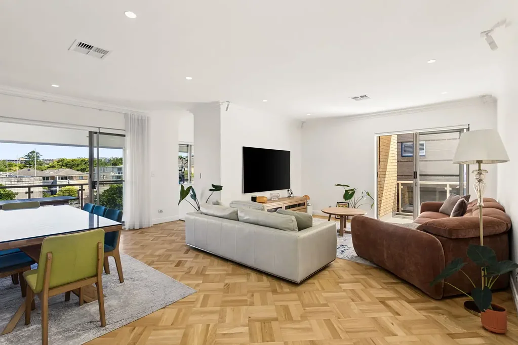 Huge four bedroom ultra spacious apartment with double lock-up garage