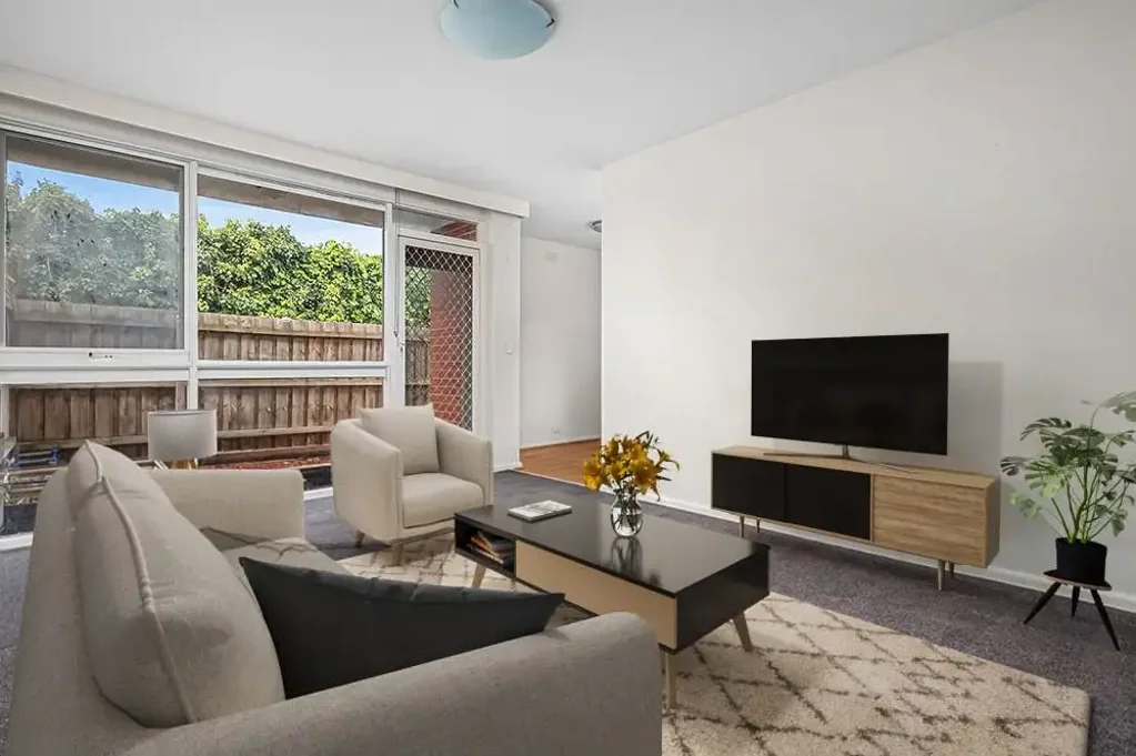 2 bedroom with courtyard!