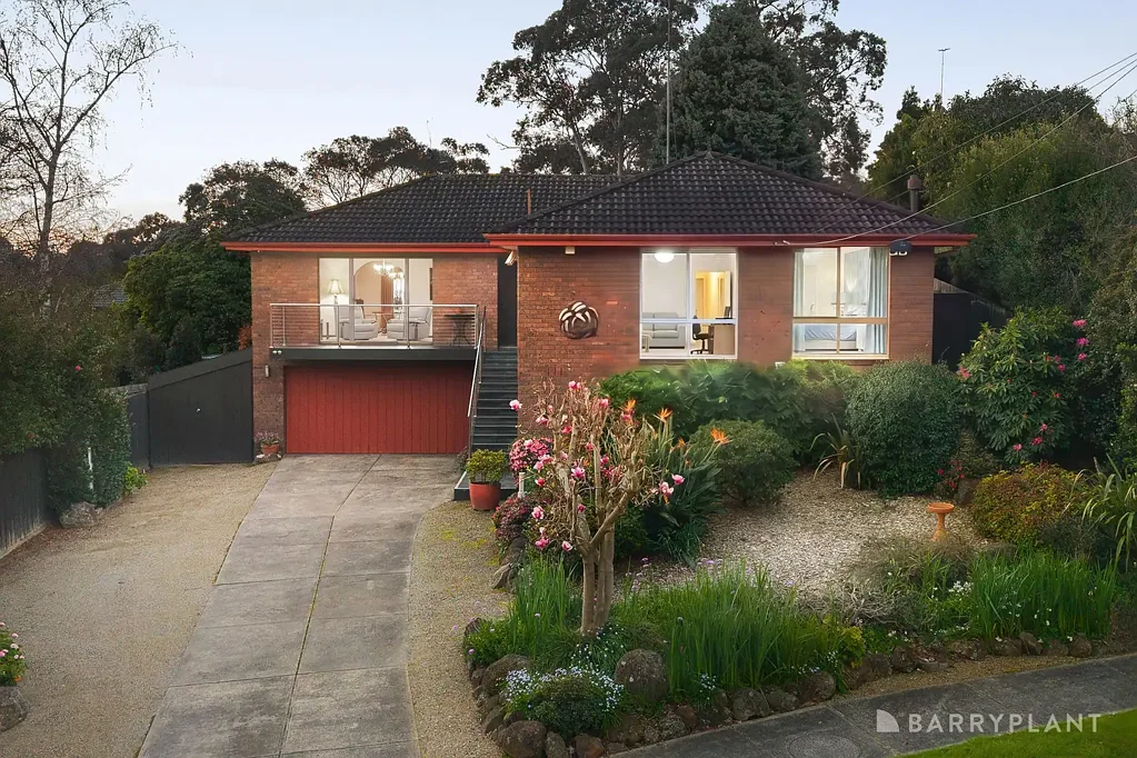 Templestowe 4Moenga Poolside Living with Exceptional Family Versatility