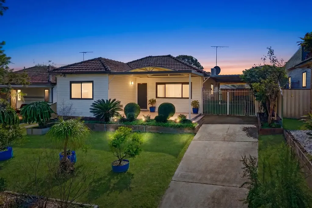 Villawood 3બેડરૂમ Renovated Family Haven with Expansive 717sqm Potential