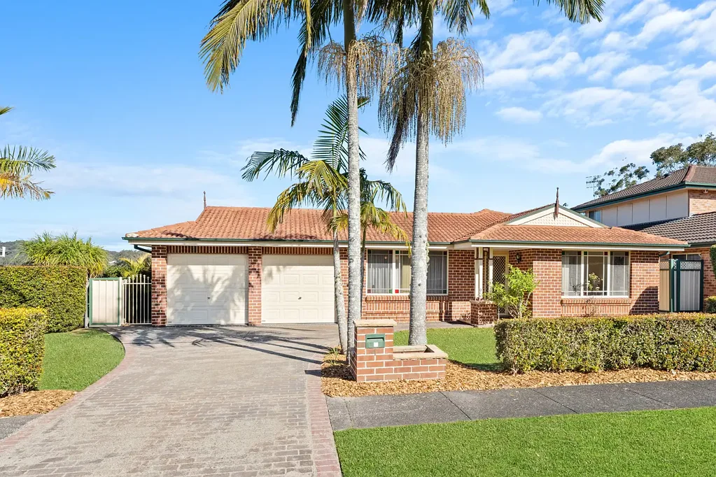 4 Robinia Parade, Springfield, NSW 2250