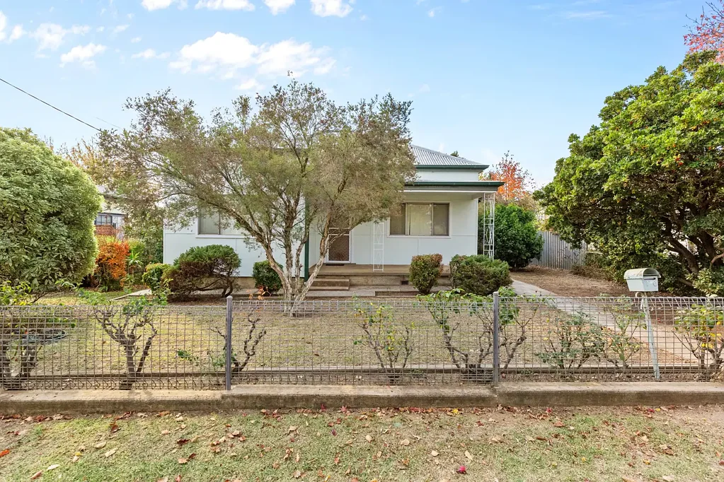 10 Elizabeth Street, Junee, NSW 2663