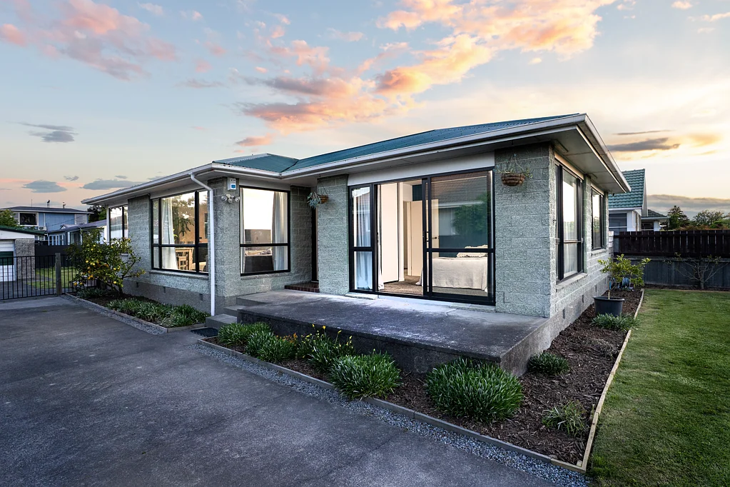 Hornby 2 Slaapkamer Freshly Modernised on a Big Section