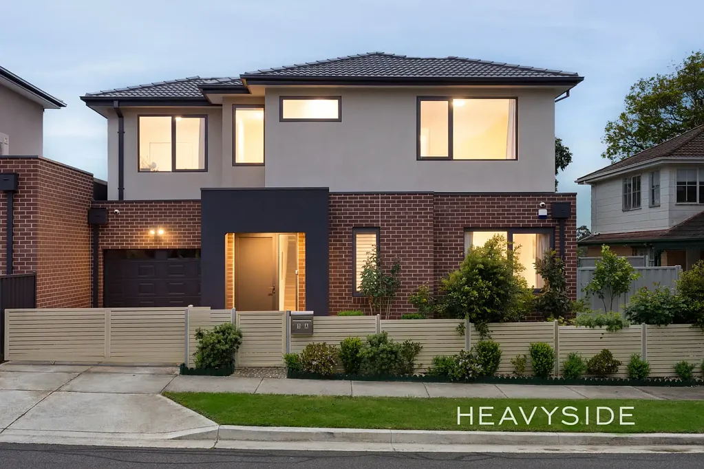 Burwood East 4कमरा Contemporary Elegance, Effortless Family Living all on Your Own Title
