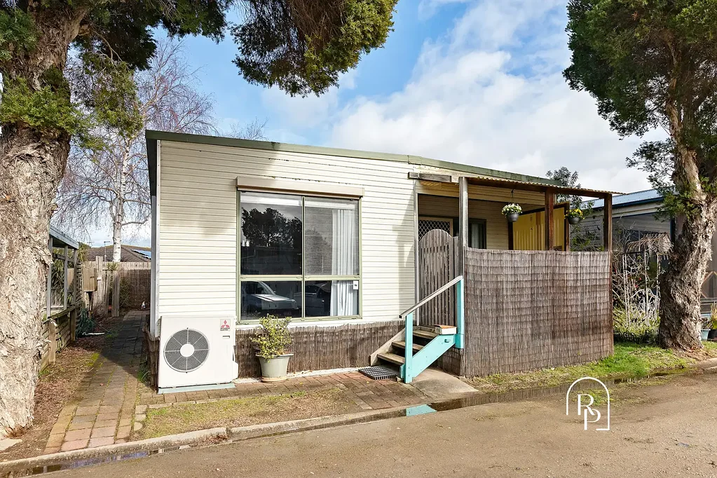 Hastings 2 Bedroom Your Peaceful Waterfront Escape!