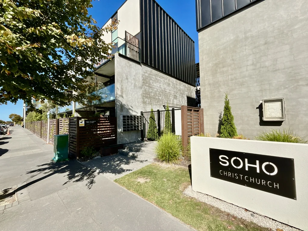 **Fully Furnished Modern Apartment**