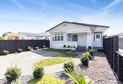 MOUNT EDEN - 4 double bedroom home with 3 bathrooms