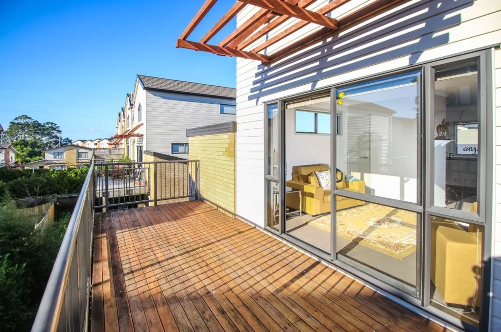 Located in a friendly and quiet Te Atatu South at 172 McLeod Road
