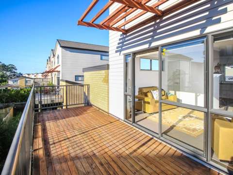 Located in a friendly and quiet Te Atatu South at 172 McLeod Road