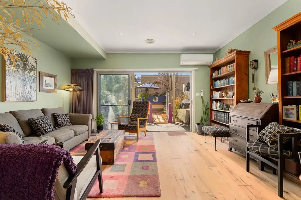Franklin 2房  Charming, Practical & Perfectly Positioned - No Strata fees!