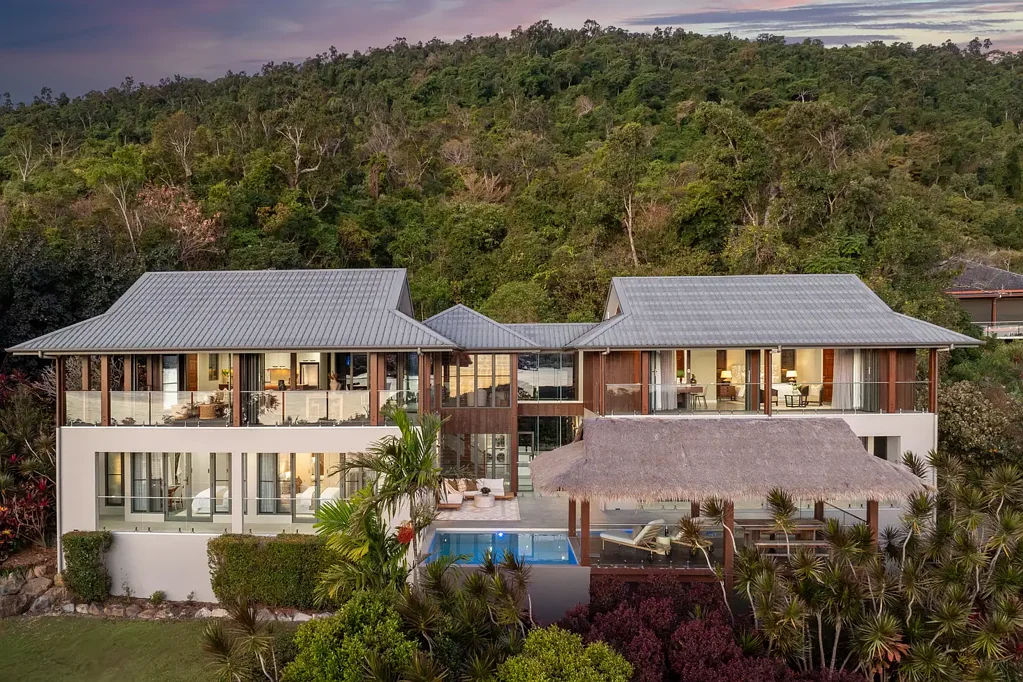 Mandalay 4Zimmer Whitsunday Architectural Masterpiece - First Time Offered | 4 Bed | 4 Bath | 8,475m² | Pool