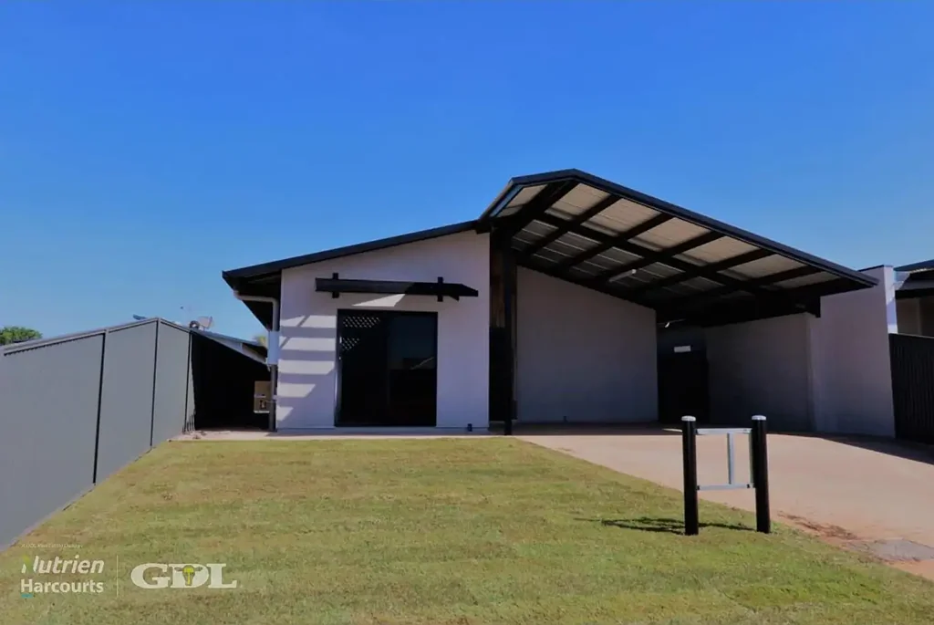 Katherine 3Moenga Modern Comfort in a Prime Location - Ideal Investment or Family Home - NON FLOOD ZONE!