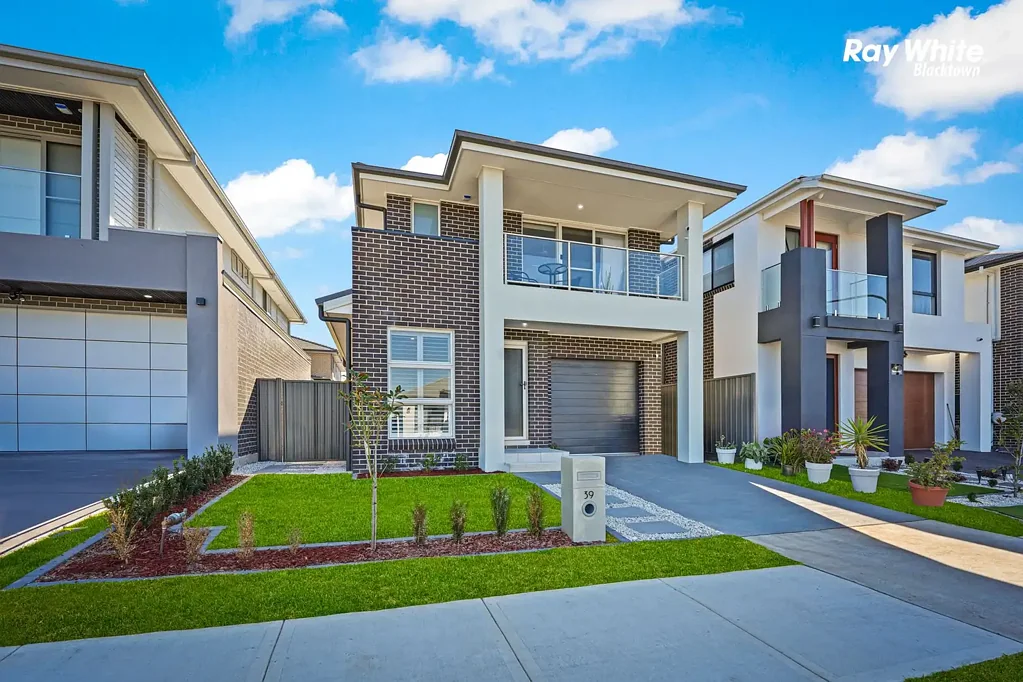 Melonba 4ਬੈੱਡਰੂਮ LUXURY 4 BEDROOM HOUSE BY CHAMPION HOME.