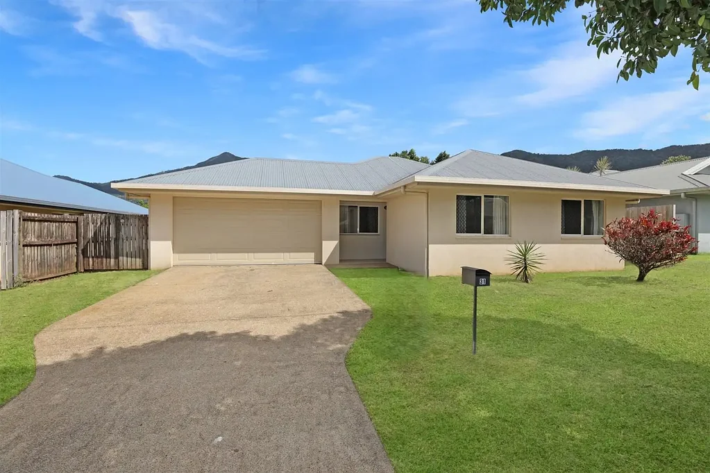 Fully air-conditioned Home - Separate Living Fenced Backyard