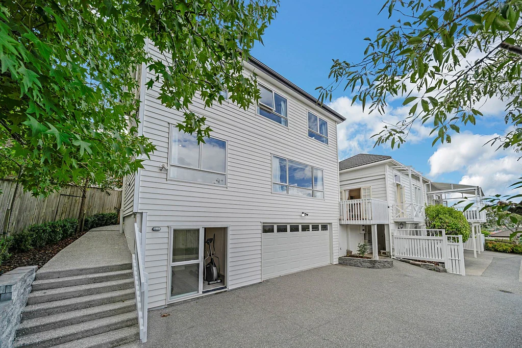 East Tamaki Heights 8房 独一无二传世名宅！819平米北向高地，私密花园+阳光露台+空调，古今双韵静候世家传承！ Spacious 413sqm Family Living in BDSC Zone