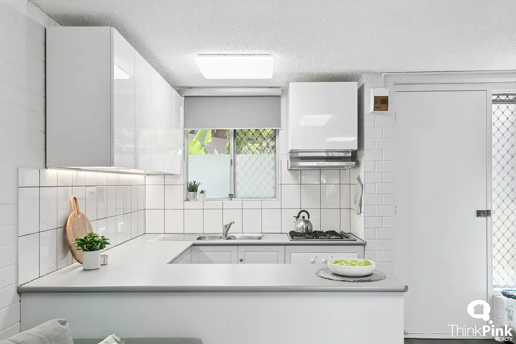 Wembley 2 Slaapkamer Modern Ground-Floor Oasis with Private Courtyard