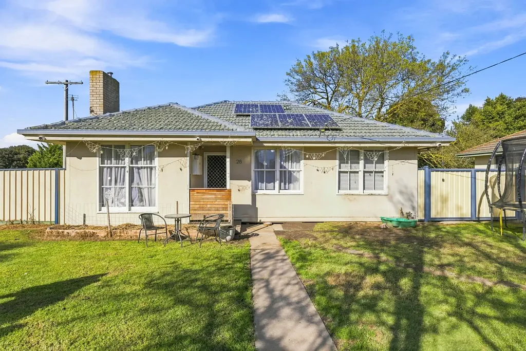 Sale 3 Bedroom Corner Block Convenience with Plenty to Offer