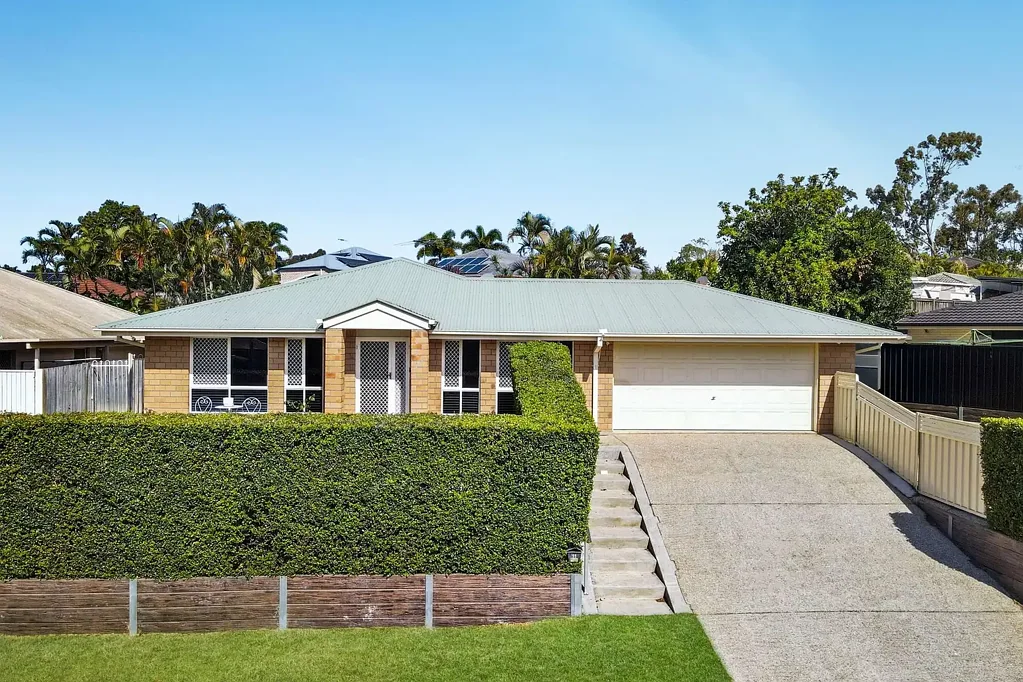 Kurwongbah 5chambre Modern Family Living with a Brand-New Kitchen & New Pool