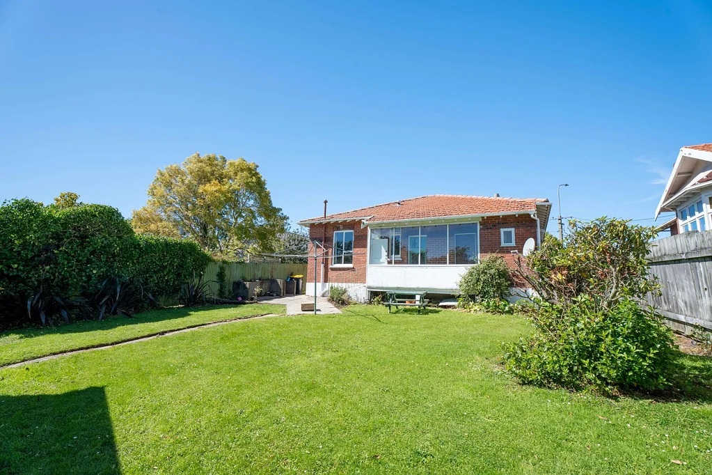 Kenmure 3房  Solid Home, Significant Potential