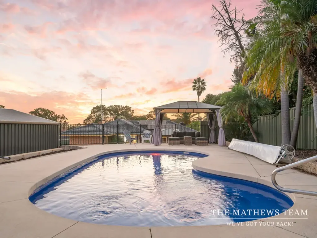 Mount Nasura 4 Slaapkamer HILLS LIVING ON 1,097SQM WITH POOL, WORKSHOP & ENDLESS SPACE!