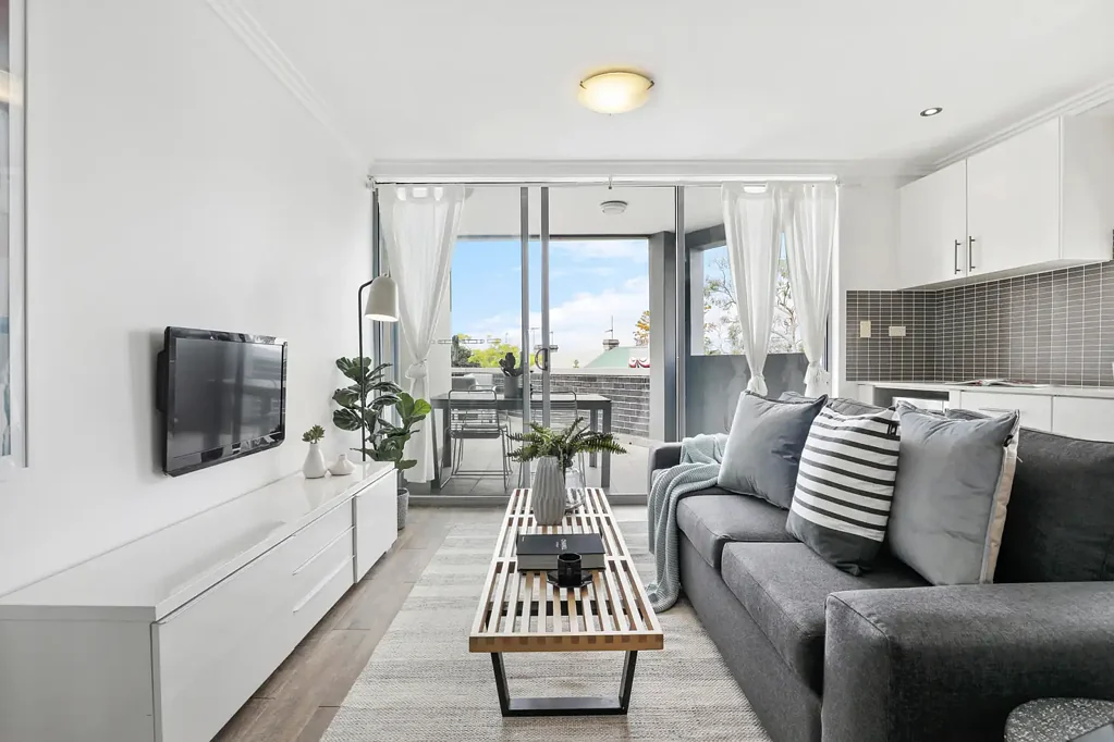 Luxe entertainer's haven with City skyline vistas