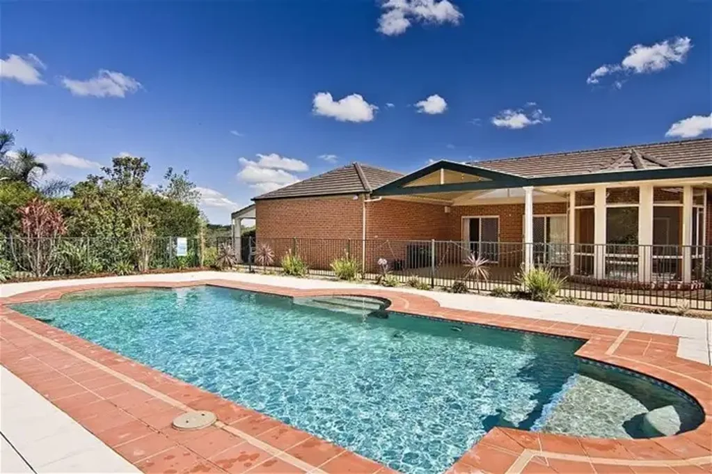 Luxurious Spacious Home with Pool & Self-Contained Flat