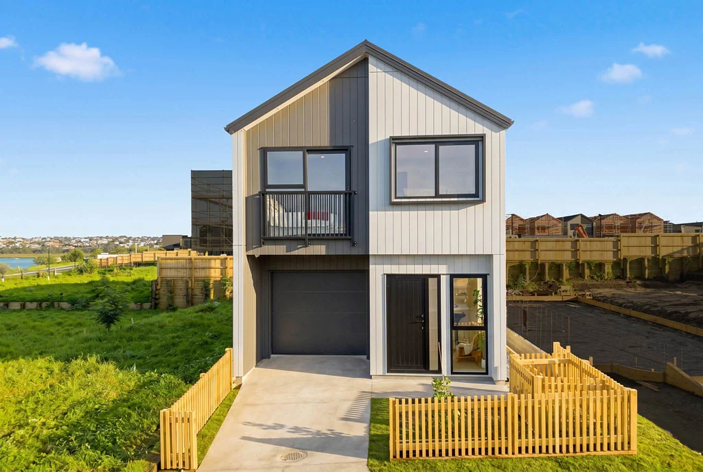 Hobsonville 4ਬੈੱਡਰੂਮ Coastal Elegance Meets Modern Family Comfort