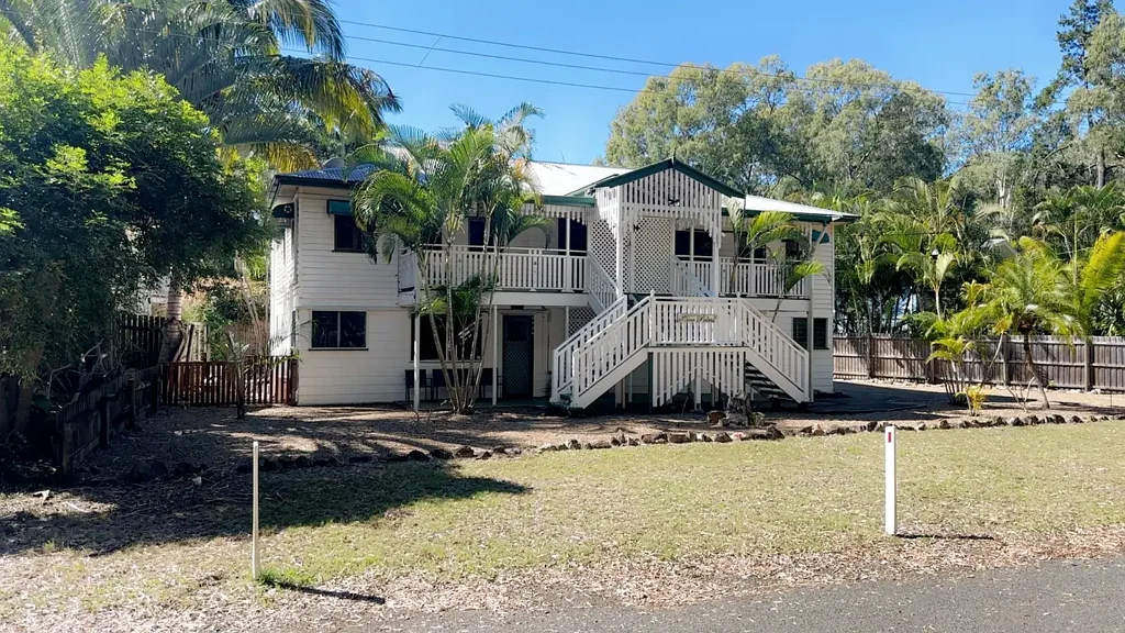Fully Furnished Beachside Unit – Utilities Included!