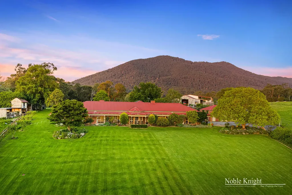 Badger Creek 5房 30英亩山谷景致 太阳能供电泳池 棚屋设施齐全 Yarra Valley度假胜地 "Mildara Rise" Valley Views & Lifestyle Living on 30.86 Acres Approx.