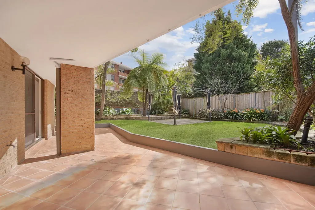 Spacious & Tranquil Garden Apartment with Private Courtyard