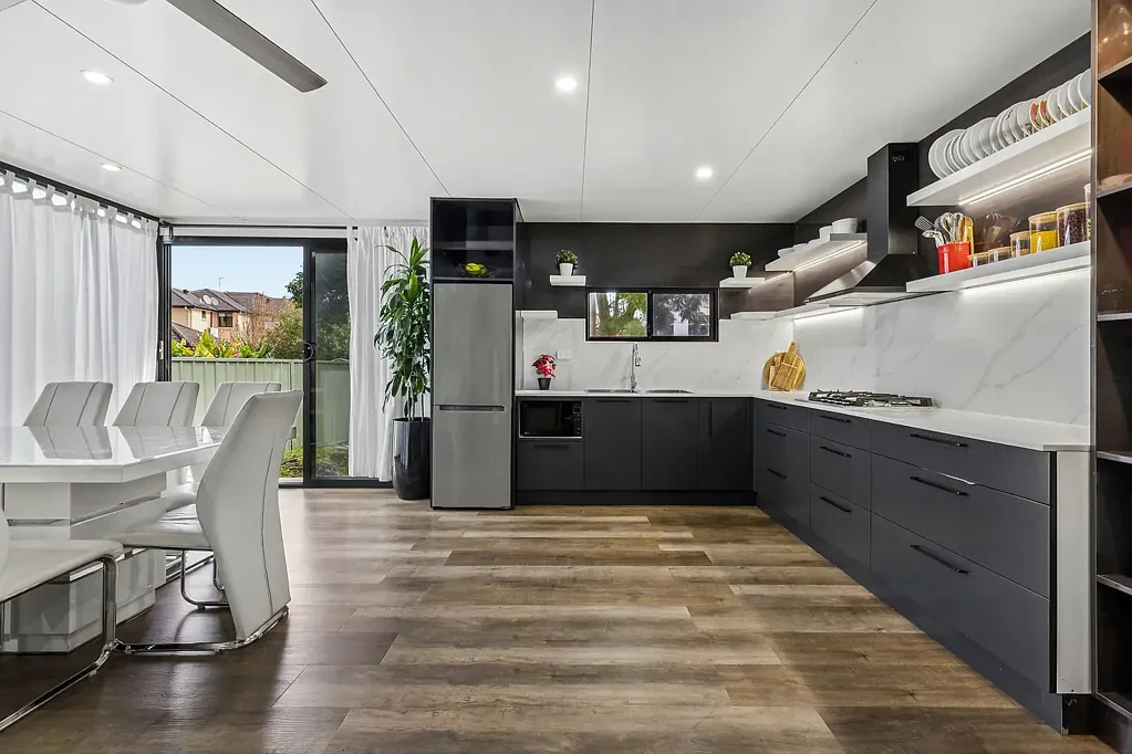 Yagoona 4Zimmer Oversized updated duplex in serene private address