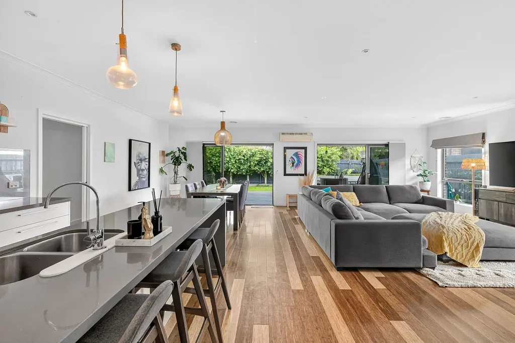Armstrong Creek 4 Slaapkamer Upgraded Family Living in Quiet Location