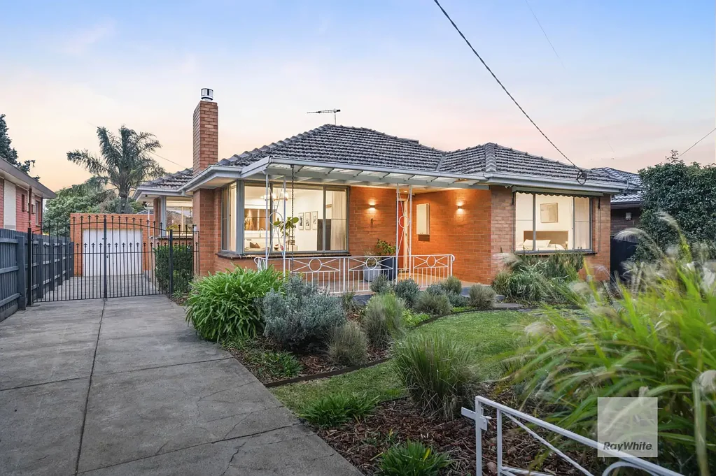 Tullamarine 3 Bedroom Retro Charm meets Modern Flair