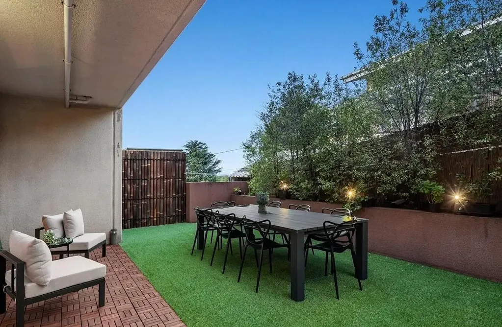 Contemporary Lifestyle, Convenient Location with an Expansive Courtyard