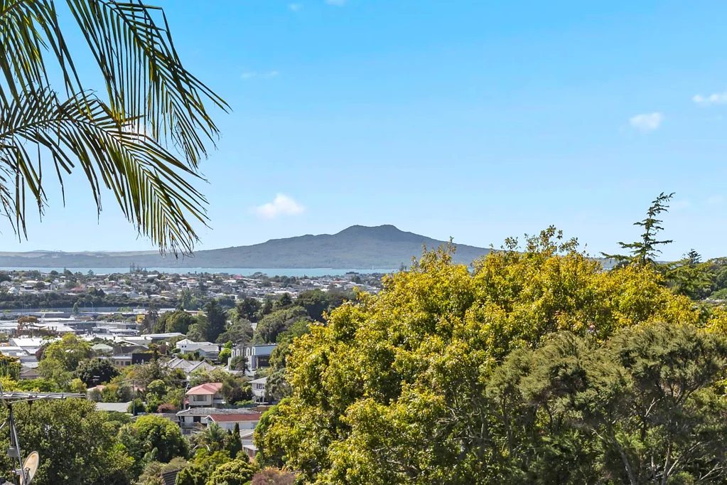2/613A Glenfield Road, Glenfield, North Shore City, Auckland