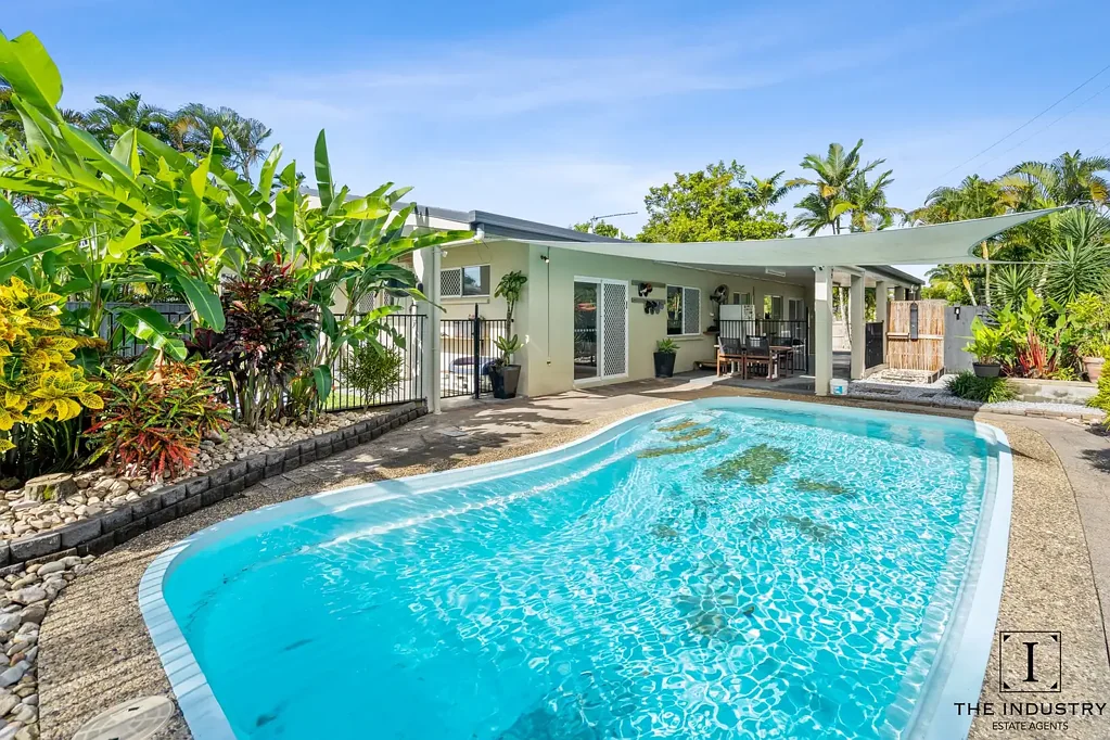 Kewarra Beach 4침실 Tropical Family Retreat with Pool, Space & Dual Access